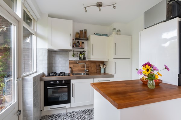 Foto - Te koop: Sfeervolle tussenwoning met groene oase!